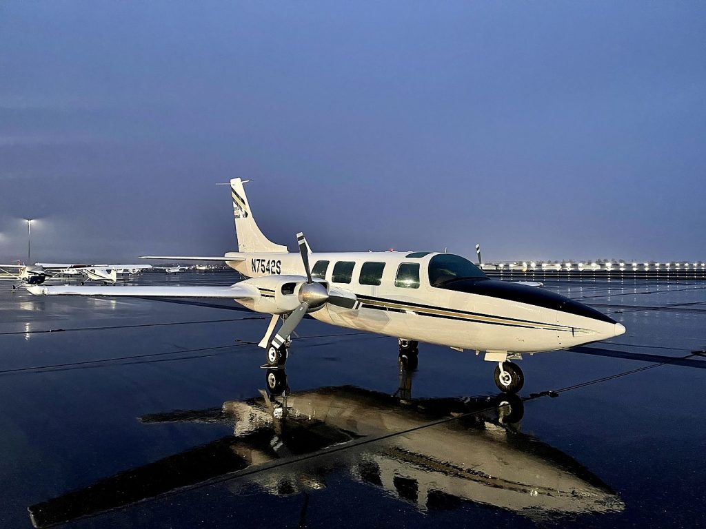 Las Vegas Piper Aerostar 600 Charter